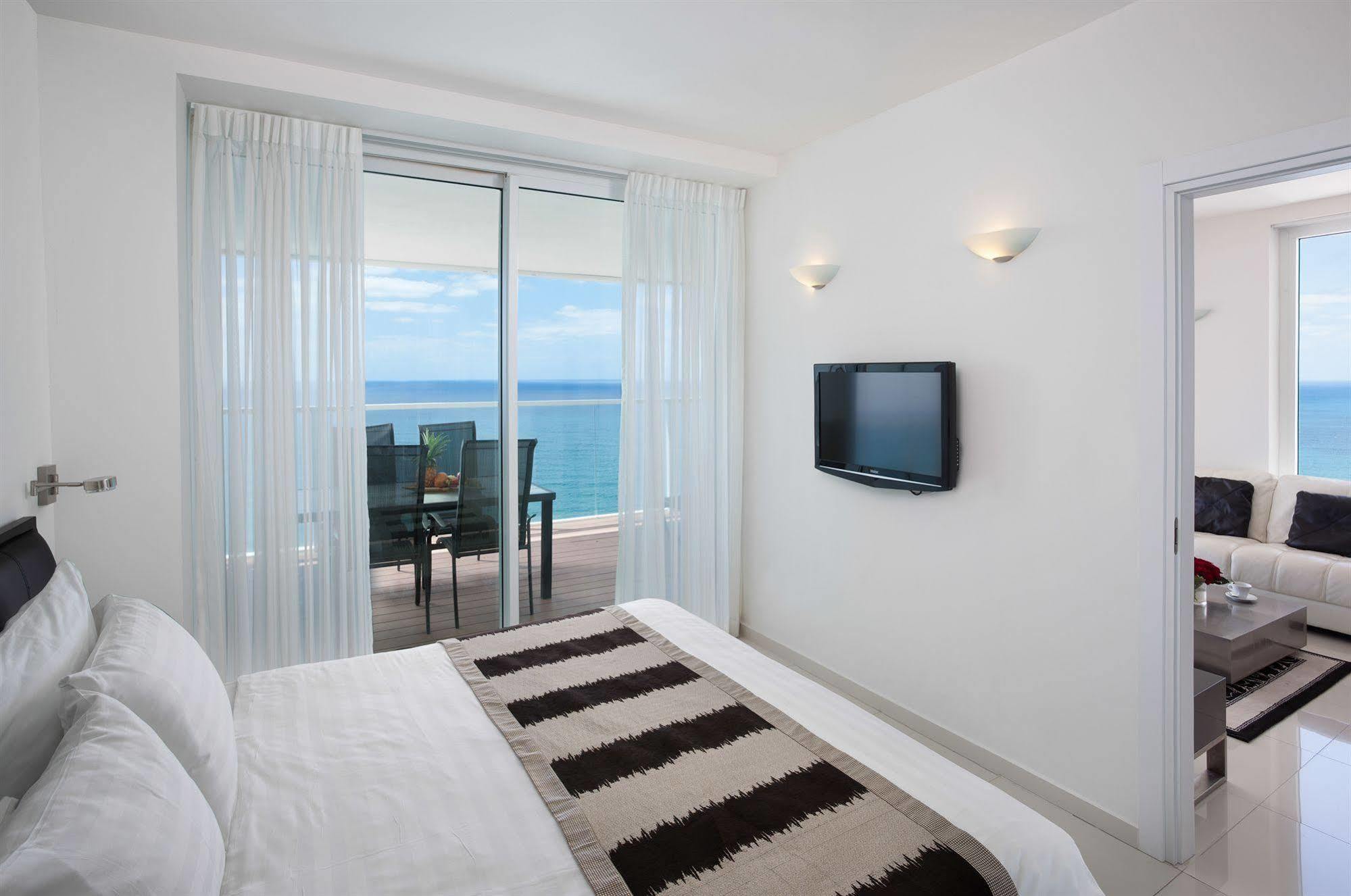 Island Luxurious Suites Hotel And Spa Νετάνια Εξωτερικό φωτογραφία